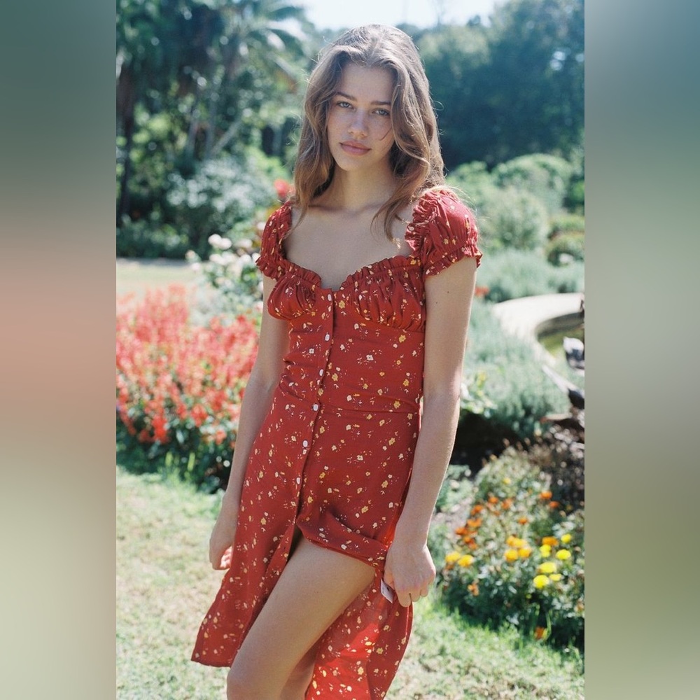With Jéan Emelie Red Floral Button-Front Midi Dres